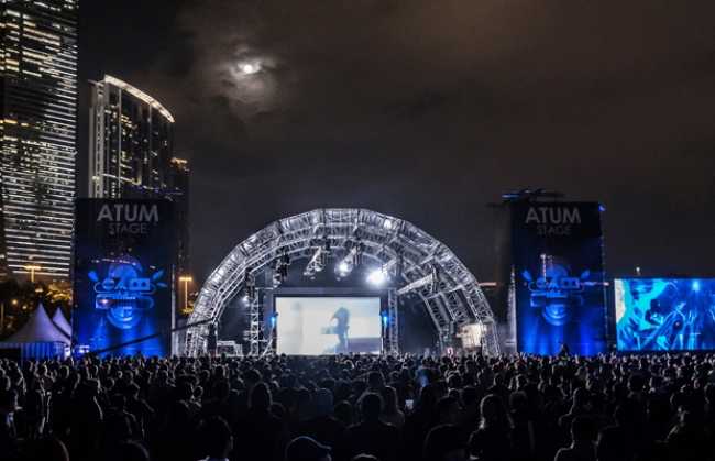 AHM Engineering lights Clockenflap with GLP