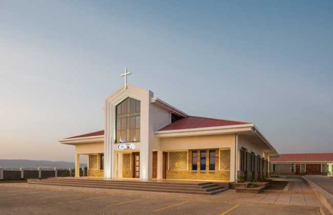 Kenyan president dedicates Chrisco Church