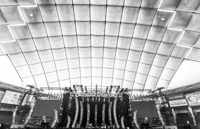 KS28 flies at the Tokyo Dome for Kyosuke Himuro’s final concert