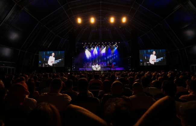Delta Sound reinforces Yanni at du Forum
