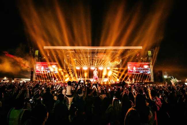 eclipse spotlights Bieber